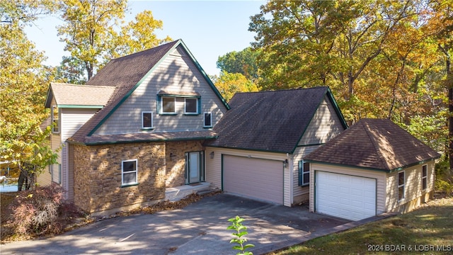 view of front facade featuring a garage