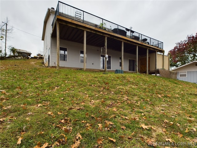 rear view of house featuring a lawn