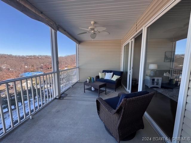 balcony with ceiling fan and an outdoor hangout area