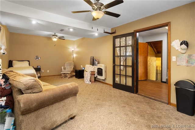 living room with ceiling fan, heating unit, and carpet floors