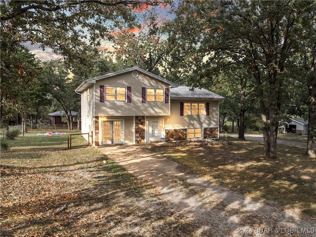 view of front of property