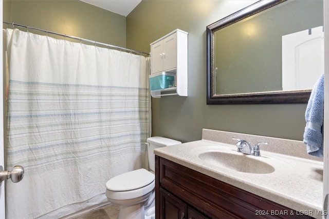 bathroom with a shower with curtain, vanity, and toilet