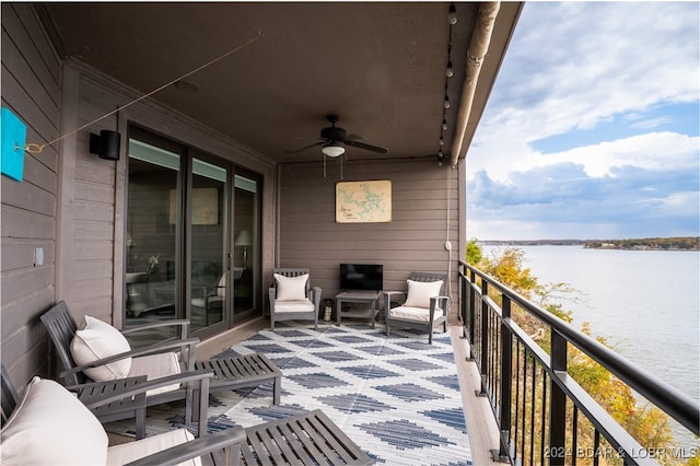 balcony featuring ceiling fan