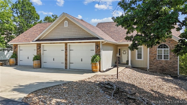 view of front facade featuring a garage