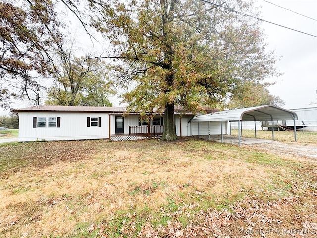 view of front of property featuring a carport, a wooden deck, and a front yard