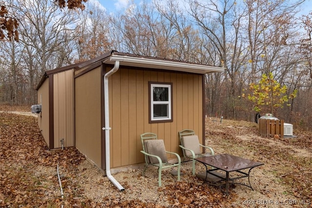 view of outbuilding