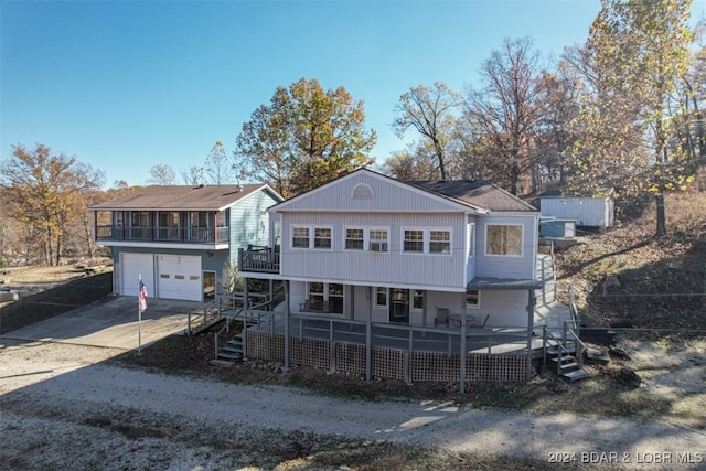 view of front facade featuring covered porch and a garage