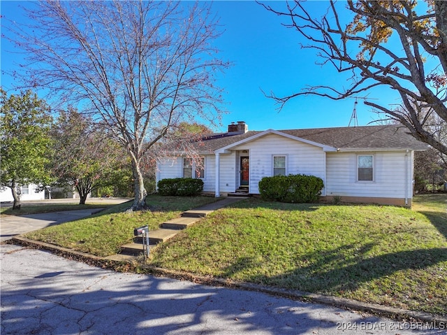 view of front of home with a front lawn