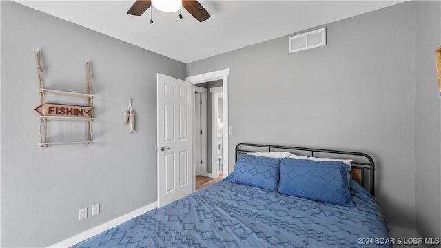 bedroom with ceiling fan