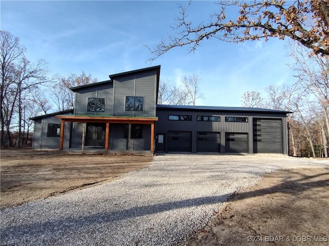 view of front facade with a garage