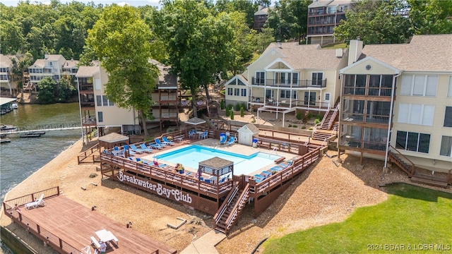 view of pool featuring a water view