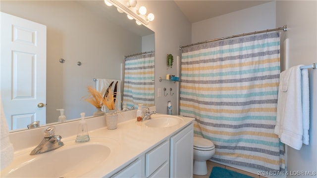 bathroom with a shower with curtain, vanity, and toilet