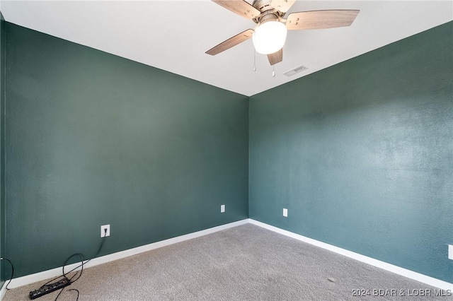 unfurnished room featuring ceiling fan and carpet flooring