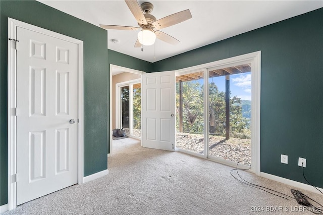 unfurnished room with light carpet and ceiling fan