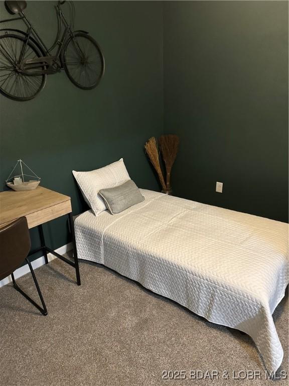 bedroom featuring carpet floors