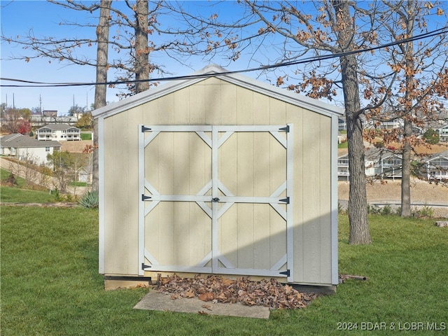 view of outdoor structure with a yard