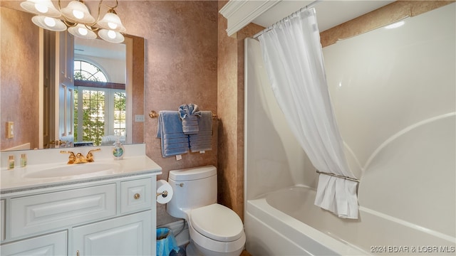 full bathroom featuring vanity, an inviting chandelier, toilet, and shower / bath combo with shower curtain