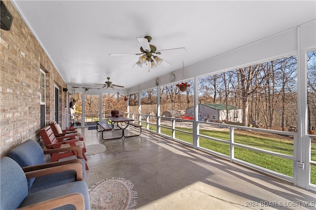 sunroom featuring ceiling fan