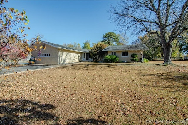 view of front of house with a front yard