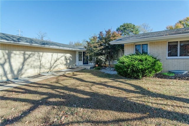 exterior space featuring a yard