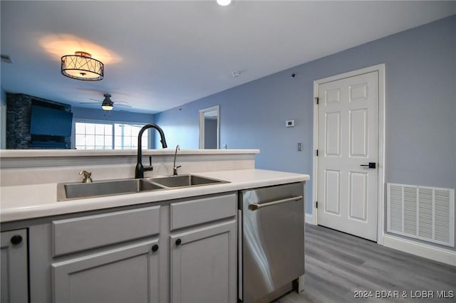 kitchen featuring dishwasher, sink, hardwood / wood-style floors, and ceiling fan