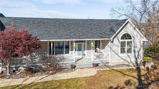 view of front of property with a porch and a front lawn