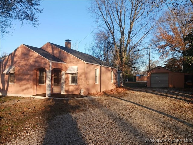 view of front of home featuring an outbuilding and a garage