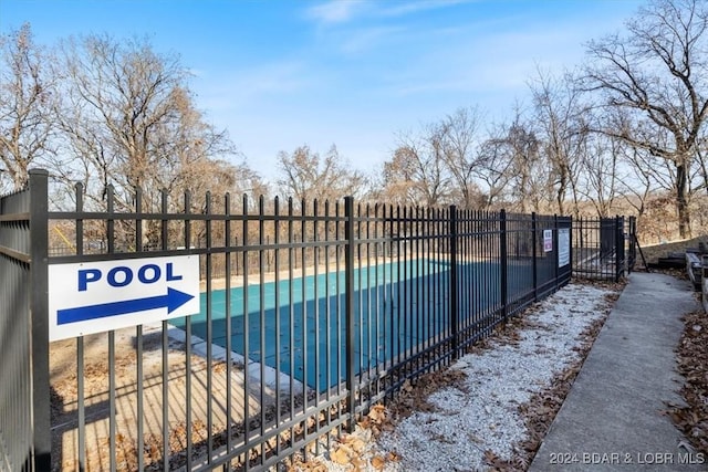 view of swimming pool