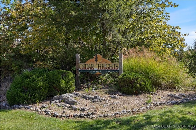 view of community / neighborhood sign