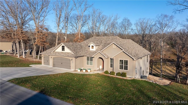 view of front facade featuring a garage and a front yard