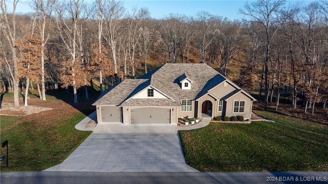 view of front of home featuring a front lawn and a garage