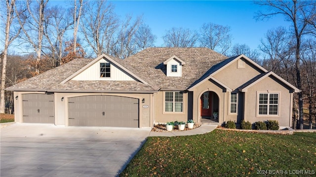 view of front of house featuring a front yard and a garage