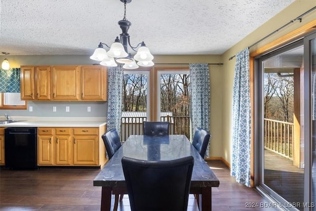 dining room with a textured ceiling, sink, dark wood-type flooring, and a chandelier