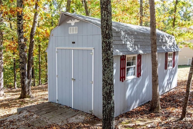 view of outbuilding