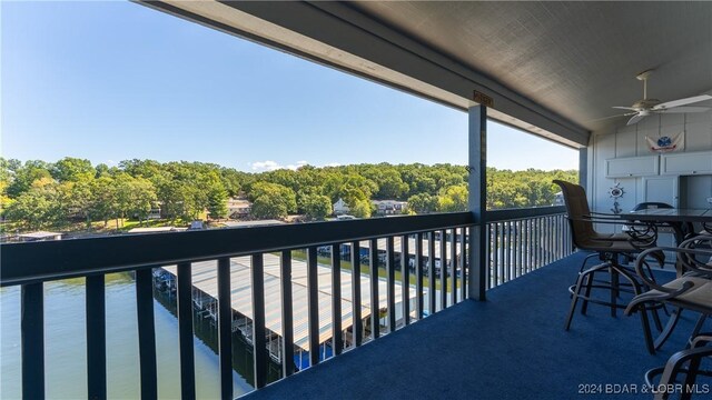 balcony featuring ceiling fan