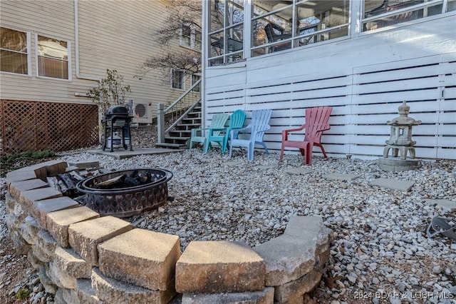 view of yard featuring a fire pit