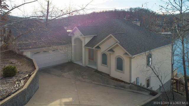 view of front facade with a garage