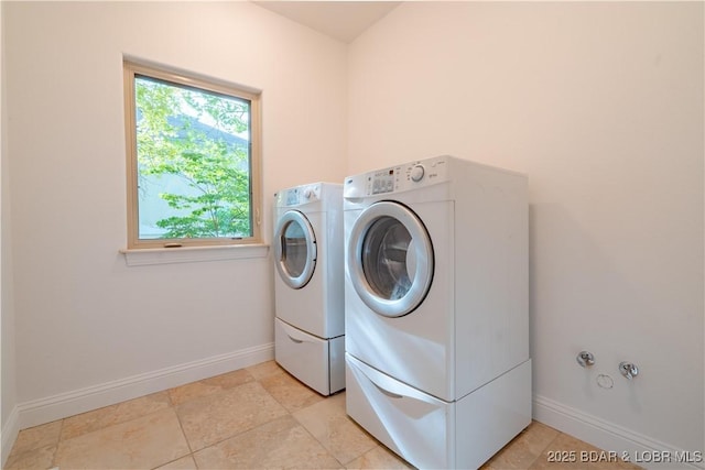 550 Grand Cove Rd, Porto Cima, MO 65079 - laundry room with washing machine and dryer and baseboards