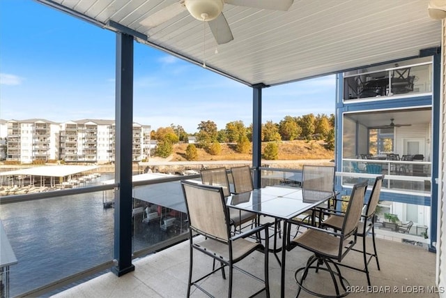 sunroom featuring ceiling fan