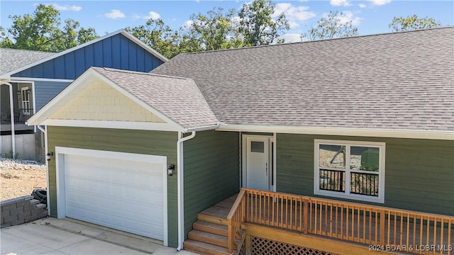 view of front of house featuring a porch and a garage