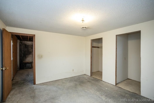 unfurnished bedroom featuring a closet and a textured ceiling