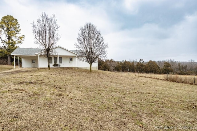 view of front of home with a front lawn