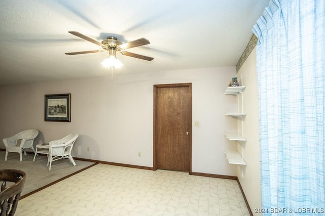 sitting room with ceiling fan