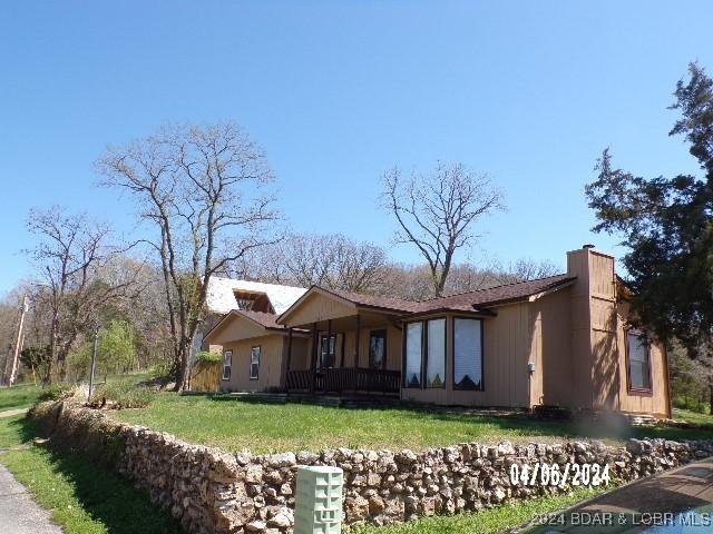 view of front of house with a front yard