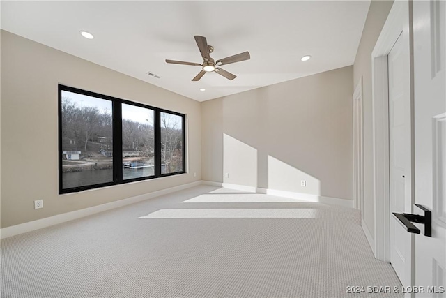 carpeted empty room featuring ceiling fan