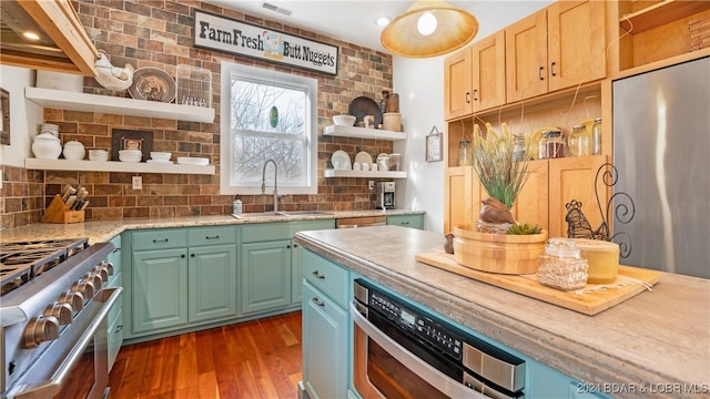 kitchen featuring tasteful backsplash, appliances with stainless steel finishes, sink, and dark hardwood / wood-style flooring