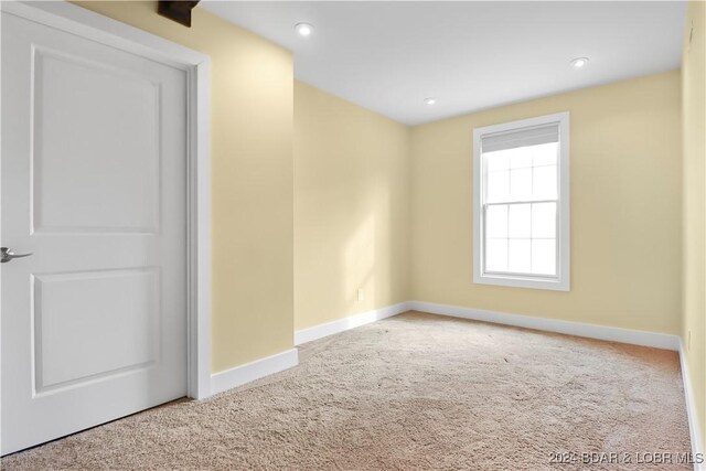 spare room featuring carpet floors