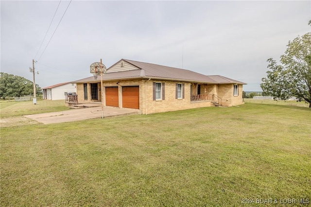 ranch-style home featuring a front yard