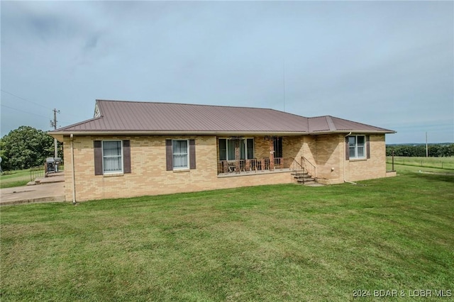 view of front of home with a front lawn