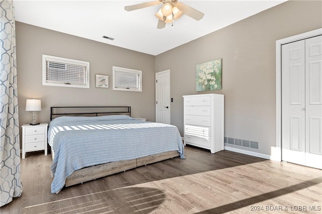 bedroom featuring dark hardwood / wood-style floors and ceiling fan